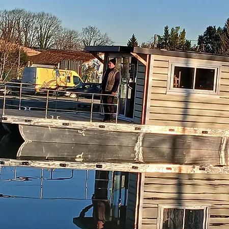 Botel Bateaux Pour La Planete Castelfranc