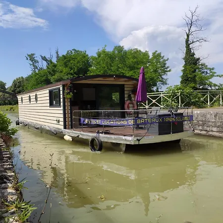 Botel Bateau Solaire
